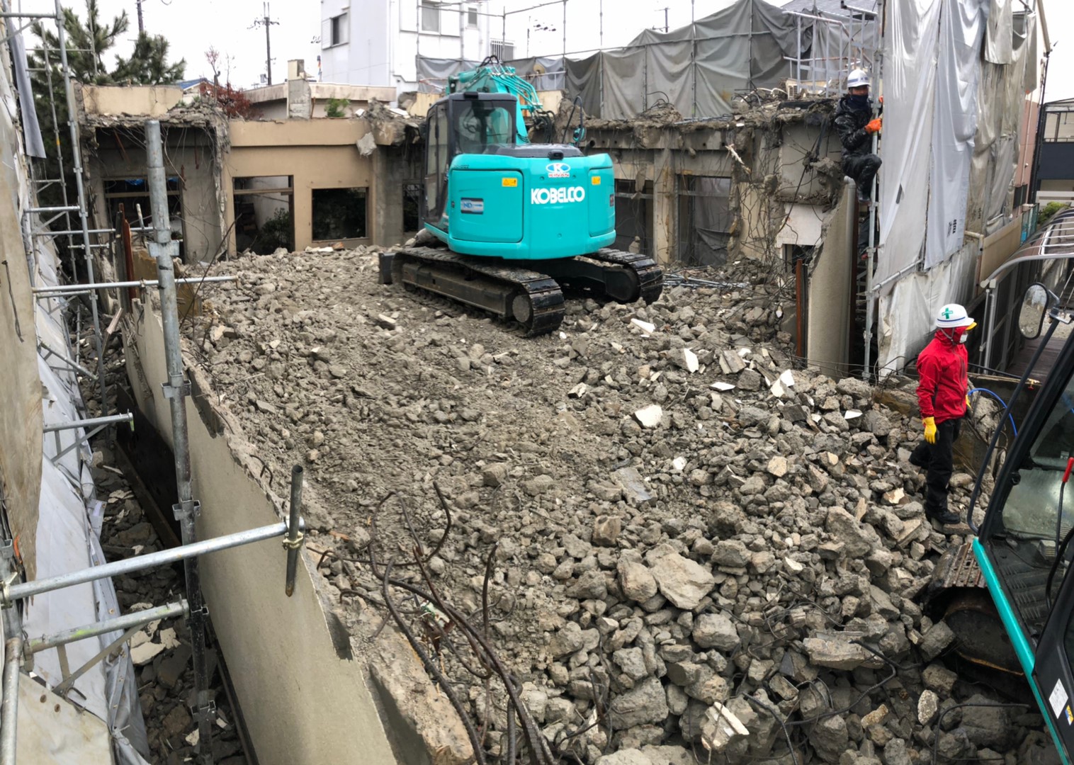 大阪府rc造2階建解体工事 和歌山で解体に強い建設業者 求人募集も行う雅建設株式会社です